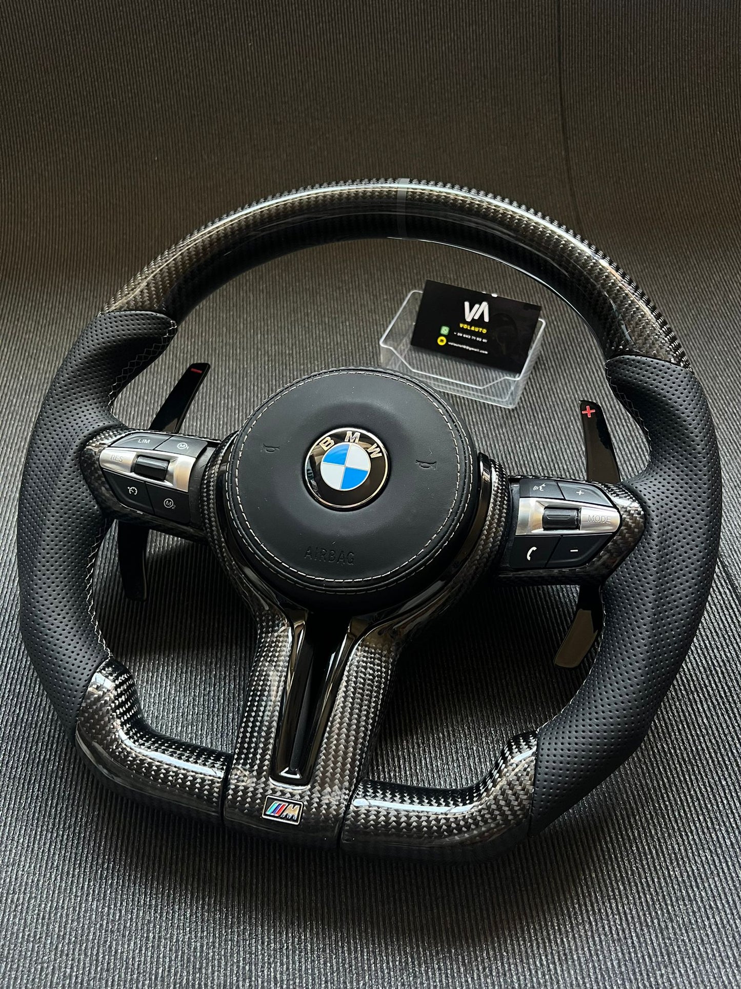 Volante BMW carbono + Pantalla Carplay F